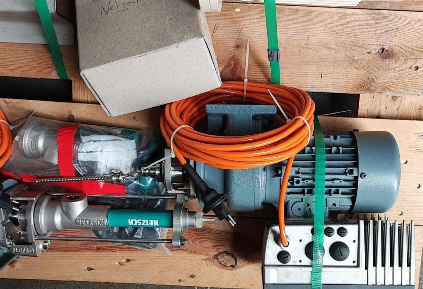 Netzsch Exzenterschneckenpumpe NM003BH06S12F mit Motor - 4
