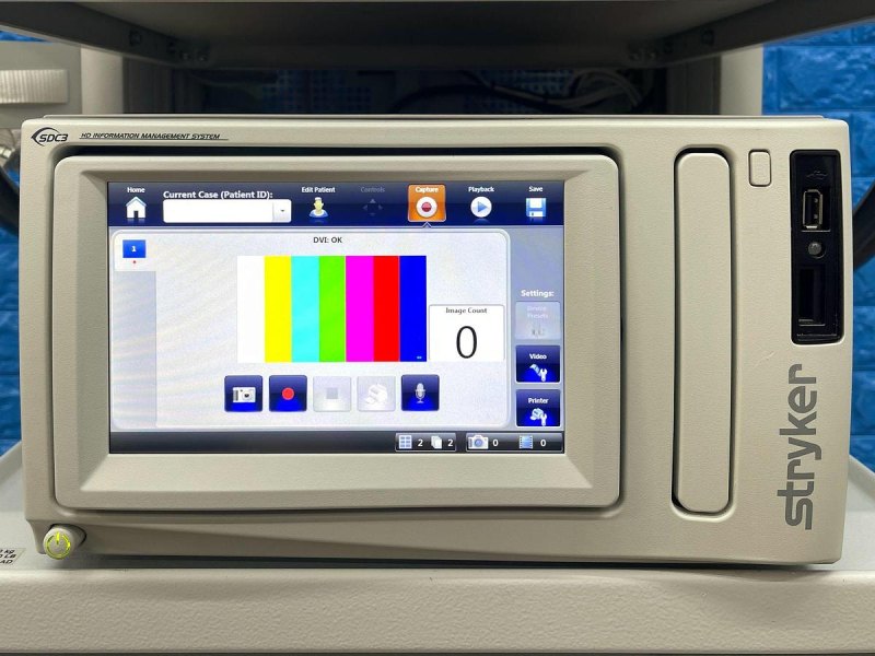 Stryker 1588 Tower, LCD Monitor, YOM: 2017