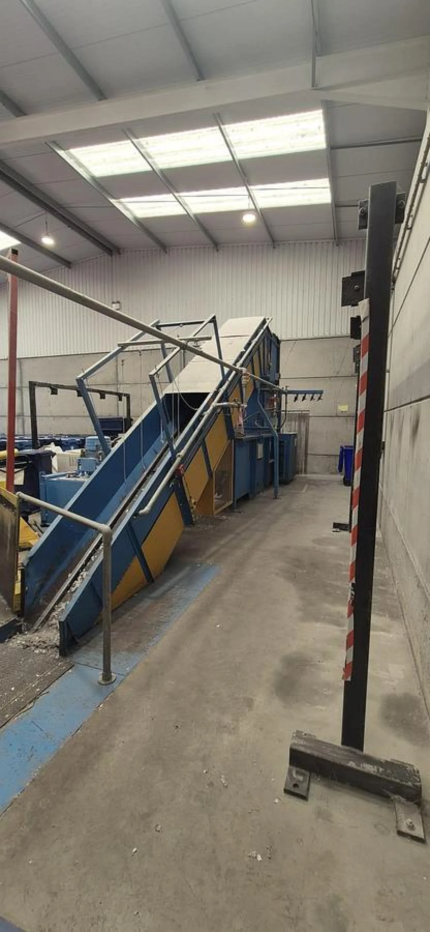 Full shredding and baling Line with in floor conveyor - 6
