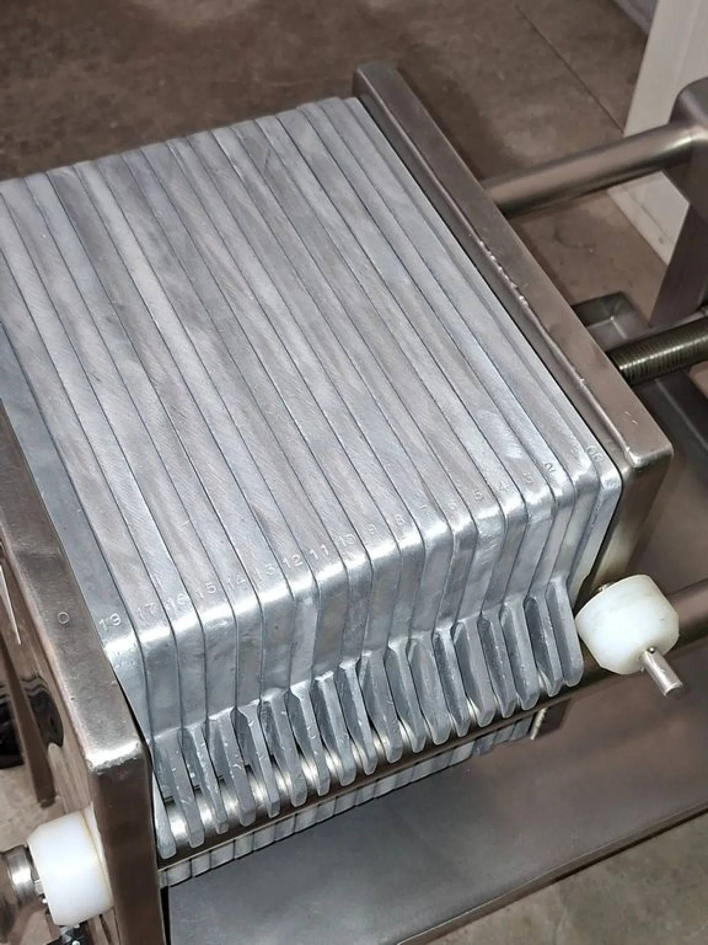 FILTER PLATES MODEL 32X32, STAINLESS STEEL FRAME, 20 ALUMINUM PLATES, SECOND-HAND MACHINE - 6