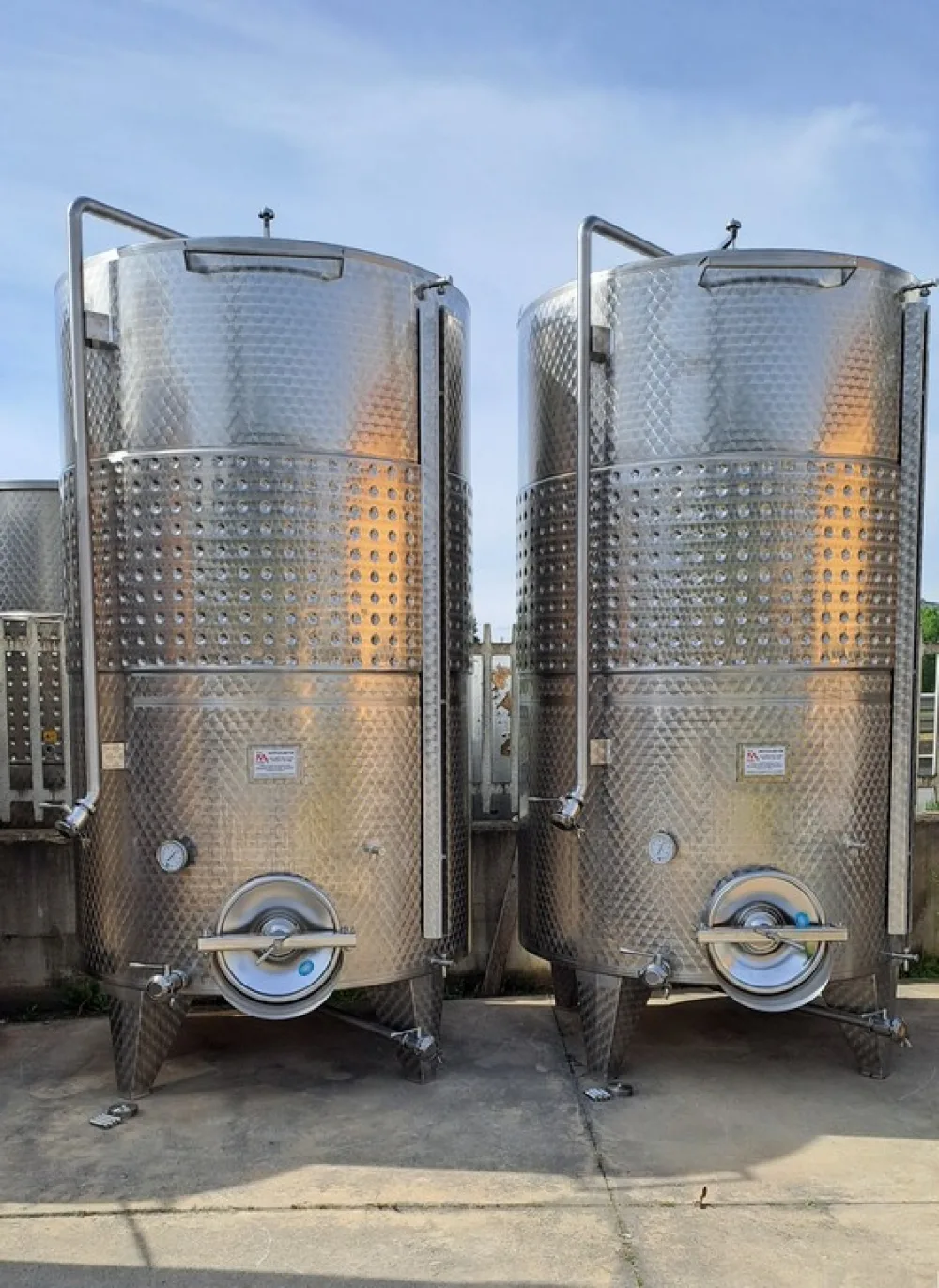 STAILESS STEEL TANK CAPACITY LITERS 5000 (50 HL) STORAGE/VINIFICATION MODEL, CONICAL BOTTOM WITH BAND, NEW EQUIPMENT