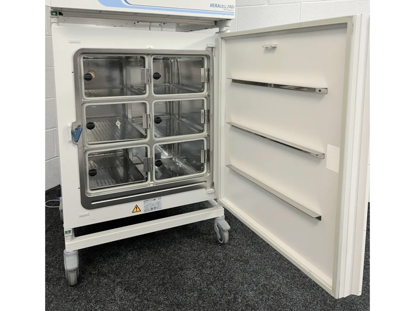 Thermo Scientific HERAcell 240i Tri-Gas Incubator - 3