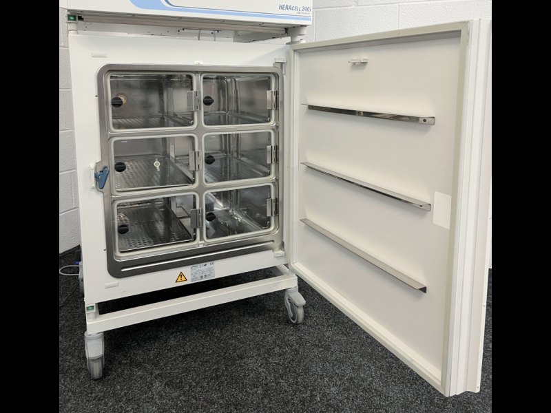 Thermo Scientific HERAcell 240i Tri-Gas Incubator