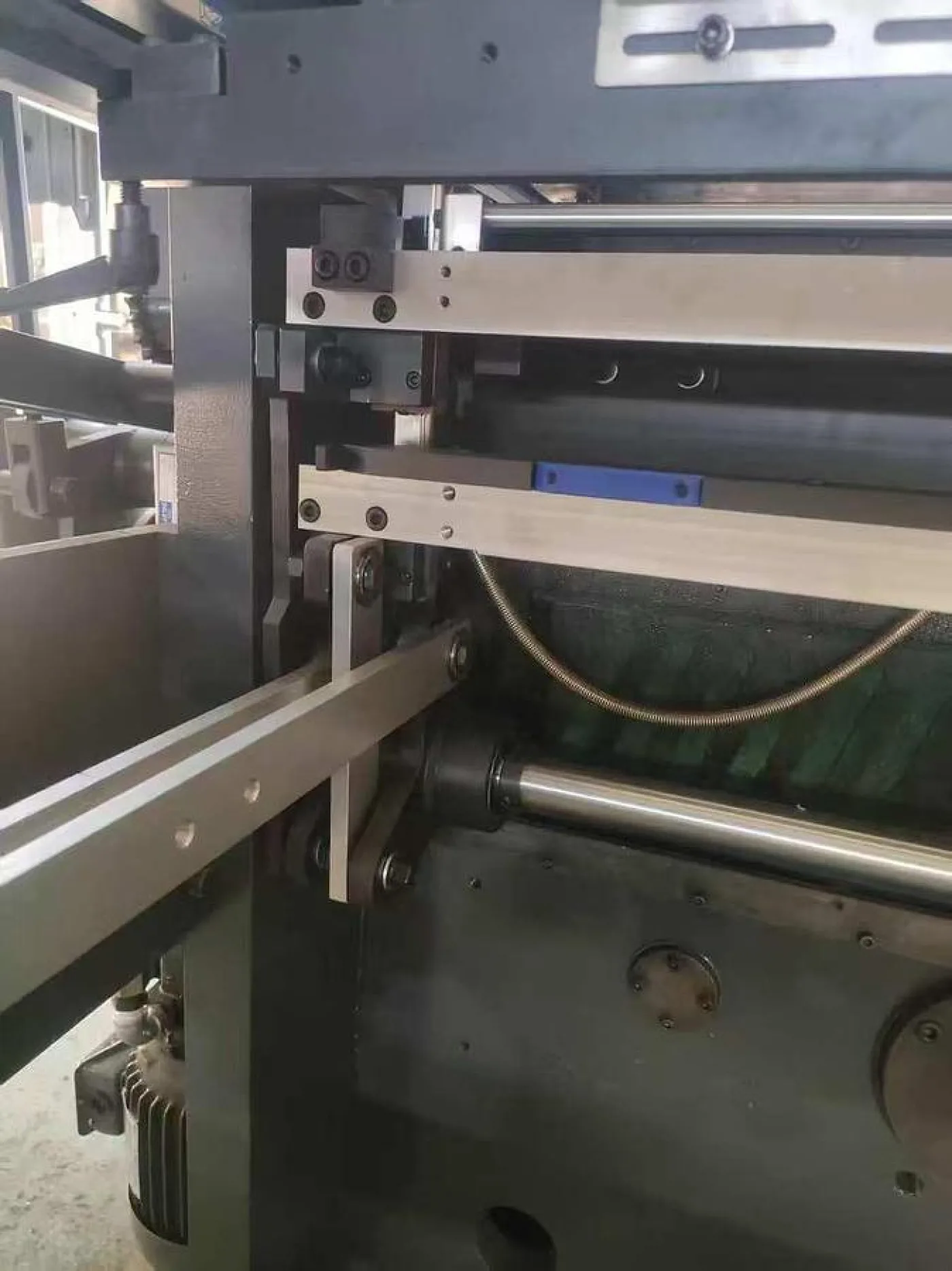800MF Automatic Die-Cutting + Creasing + stripping - 3