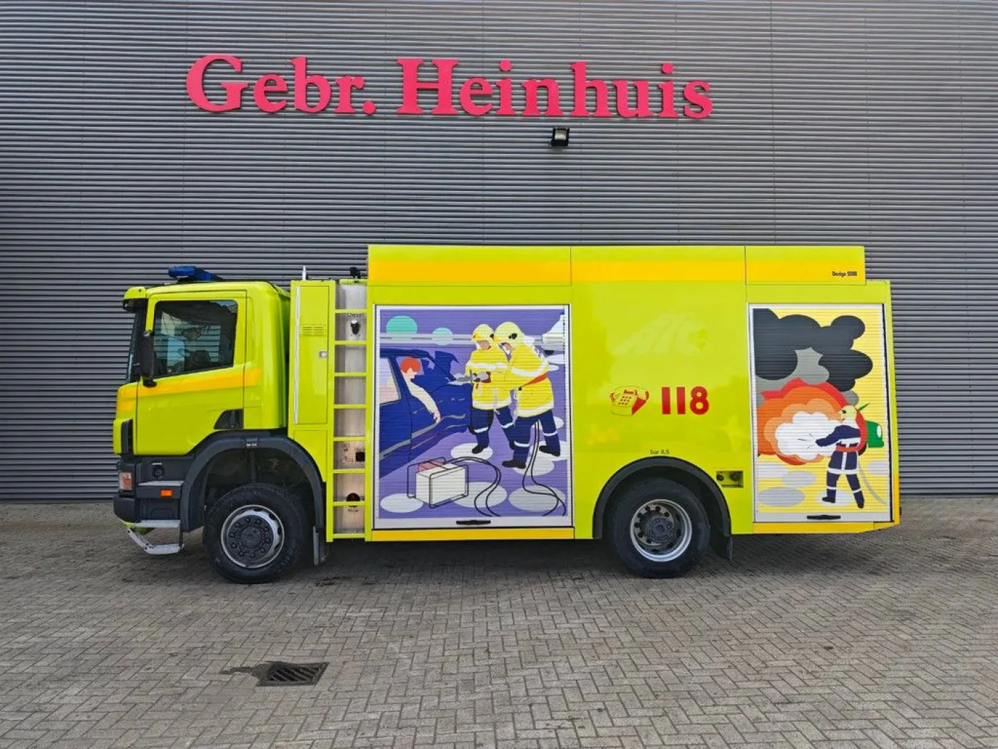 Scania P124C 420 4x4 Hauser 2000 Winde Wasserwerfer Lichtmast! - 1