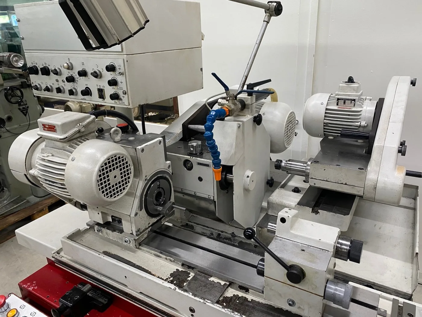 RECTIFIEUSE CYLINDRIQUE “STUDER” TYPE S-20 2 - 2