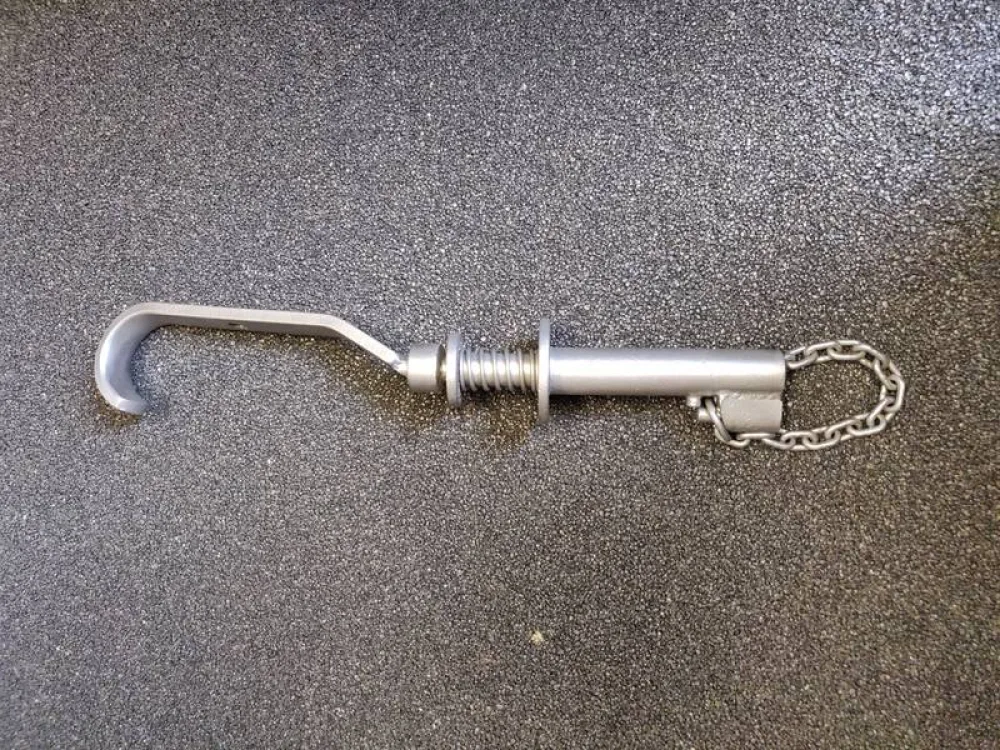 Pig bleeding shackle