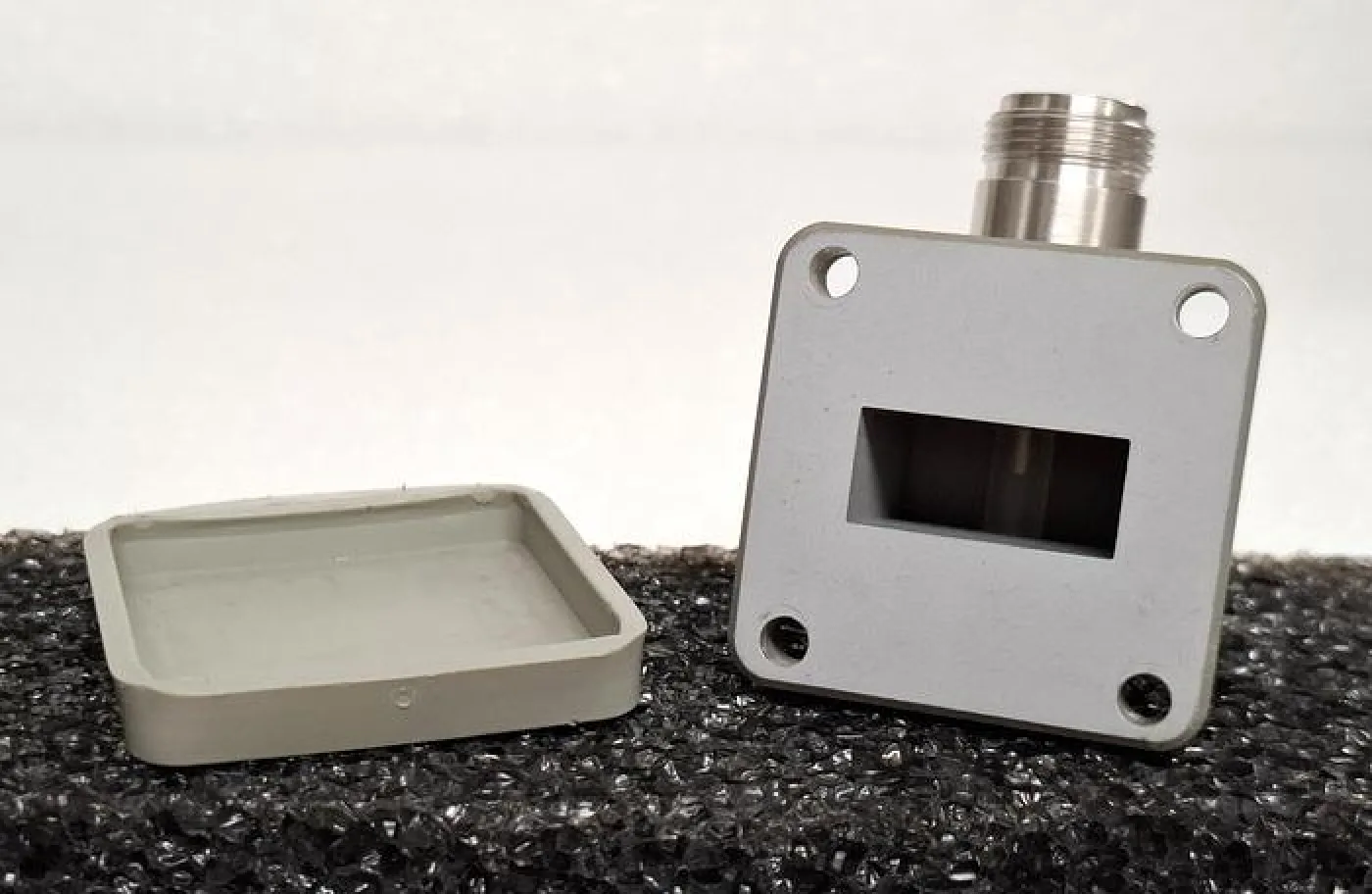 Keysight / Agilent X281A Waveguide to Type-N (f) Adapter - 3