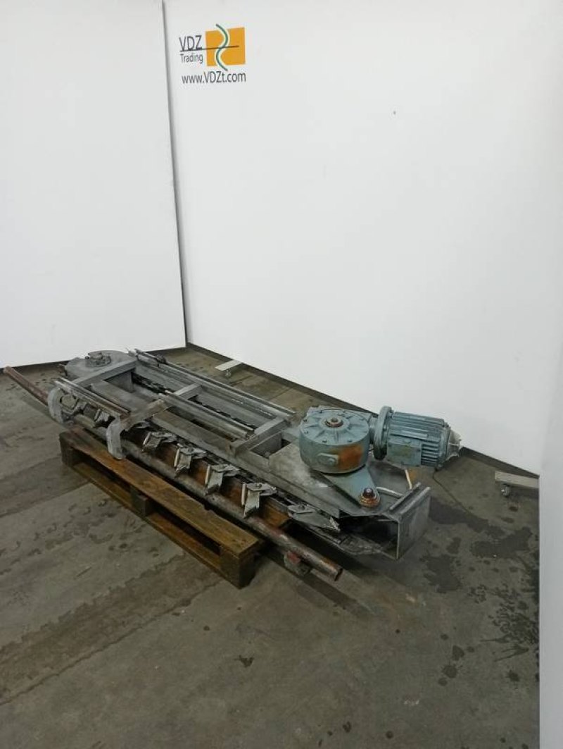 Lift conveyor empty hooks