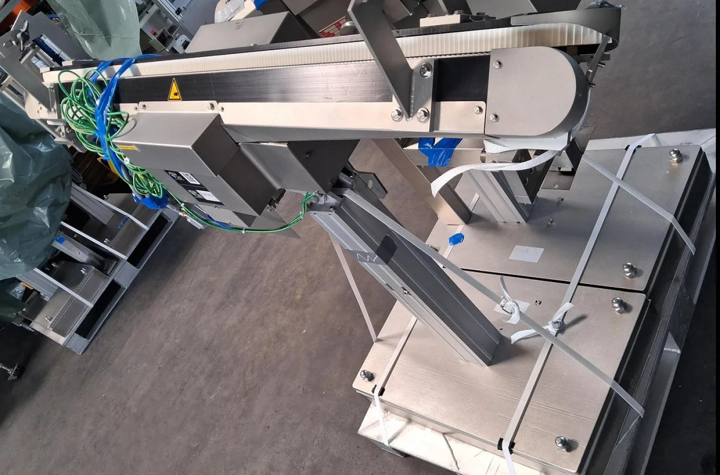 Inova Pharma Systems STS 1500 Edelstahl Zuführ- und Transportsystem - 2