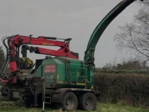 2016 JENZ HM 561 Wood Chipper W/PAL Crane