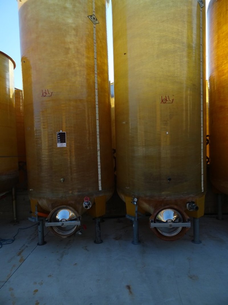 FIBERGLASS TANKS VARIABLE CAPACITY FIRM CMP, CAPACITY HL 75 ABOUT, ON LEGS, BOTTOM TO DRAIN OFF, SECOND-HAND EQUIPMENT