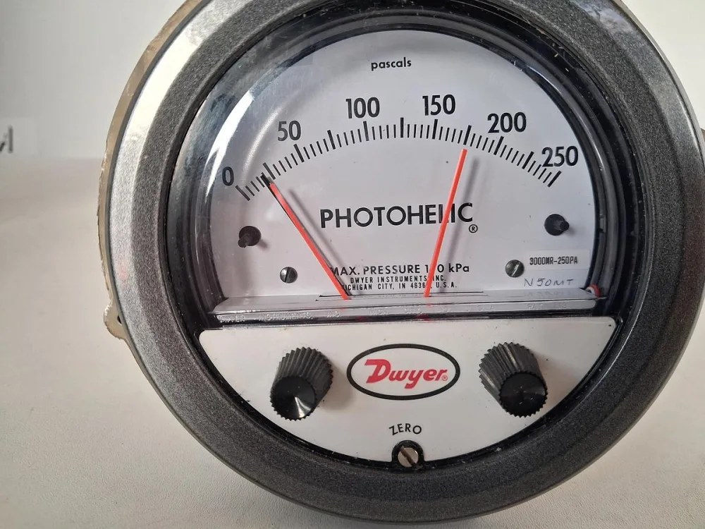 Dwyer Photohelic Series 3000MR Druckschalter mit Anzeige