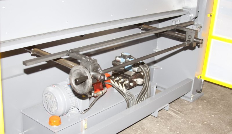 Hydraulische Schwenkbiegemaschine AMH 2035