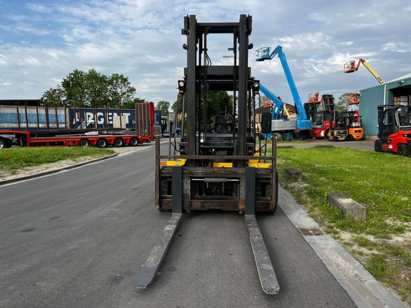 Hyundai 70D-7E - 8