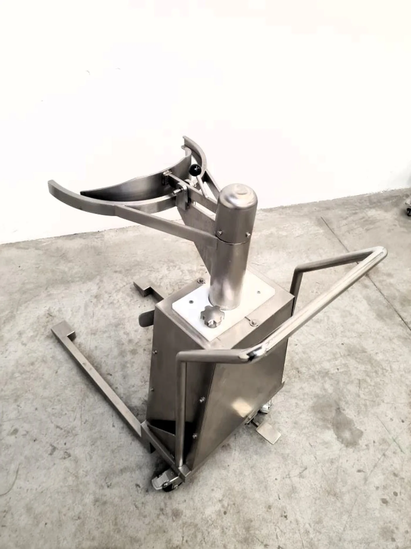 CARRELLO ELEVATORE PORTAFUSTI IDRAULICO - 5