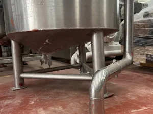 USED STAINLESS STEEL TANK 730 LITERS