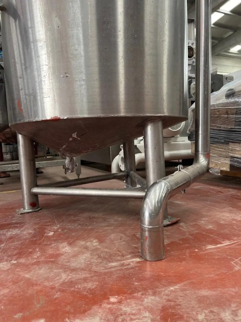 USED STAINLESS STEEL TANK 730 LITERS