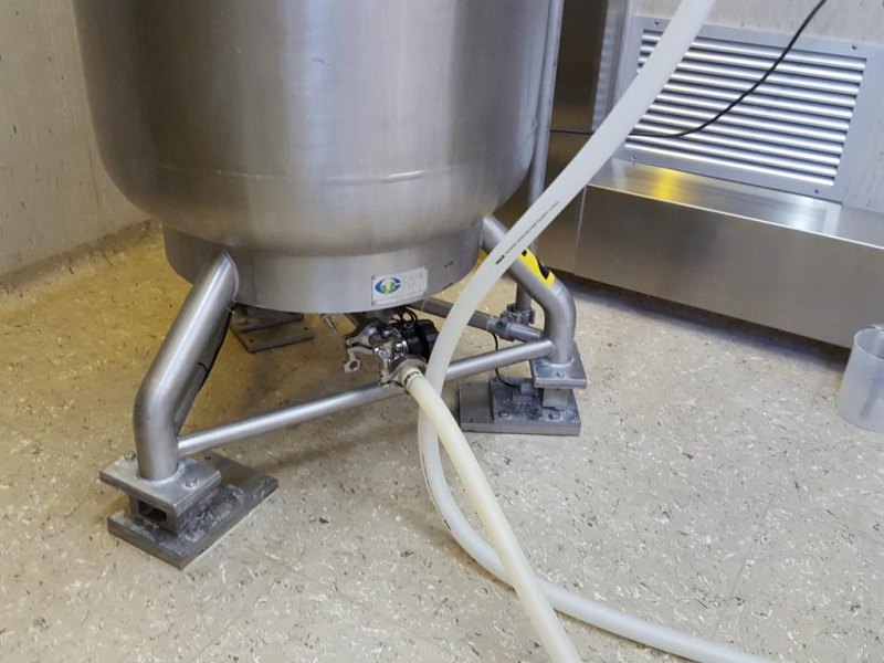 SERBATOIO INOX CON CELLE DI CARICO – CALMIC CISA MOD. 350 L