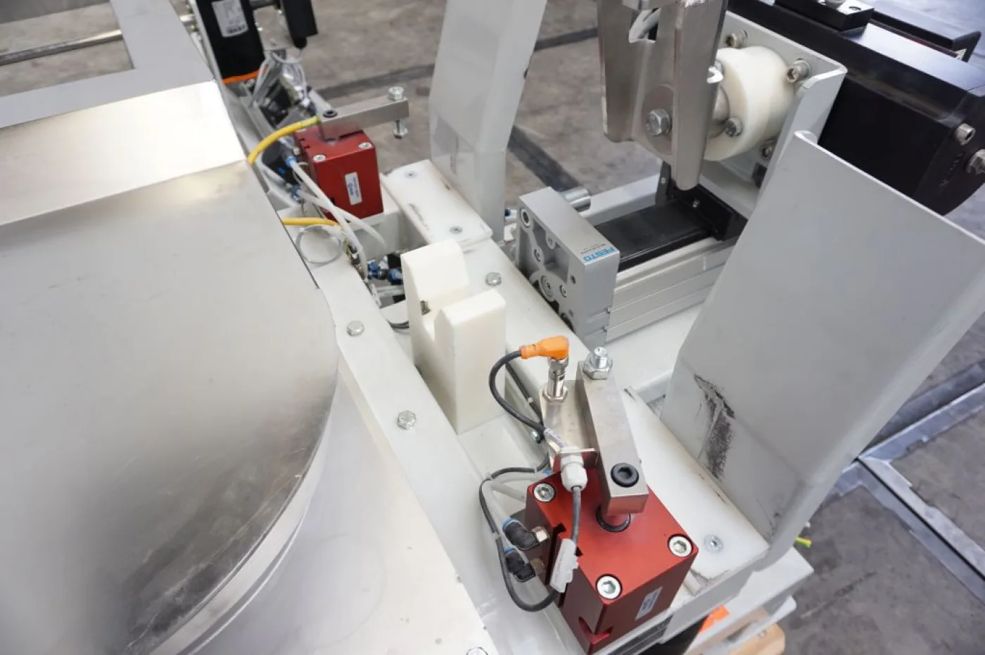 AZO Emptying system AZO Batchtainer - Powder filler - 2