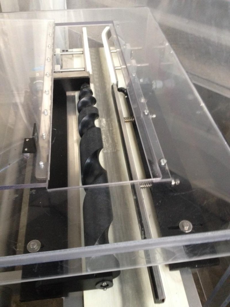 NASTRO TRASPORTATORE MOTORIZZATO IN ACCIAIO INOX CON GUIDE DISTANZIATRICI PER FLACONI