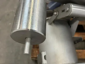 Vacuum system with pump