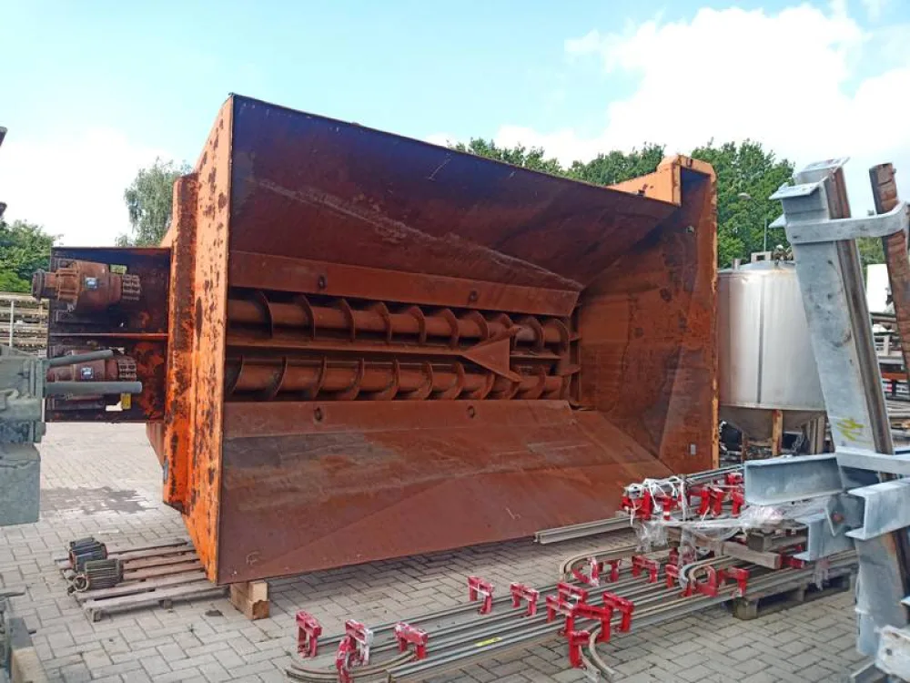 Mink food preperation unit