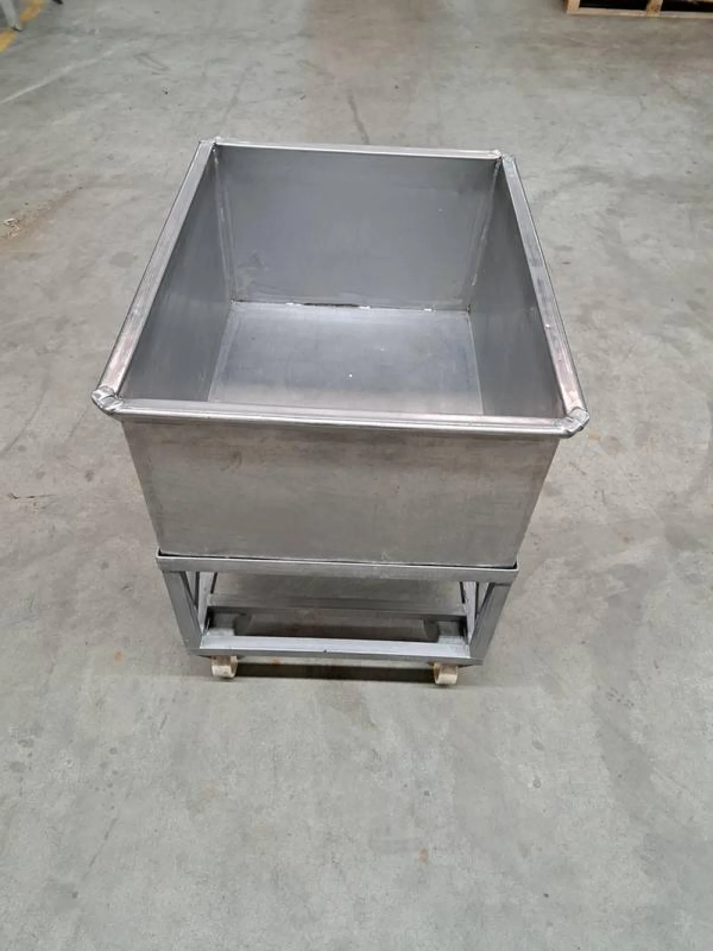 Stainless bin with trolley - 2
