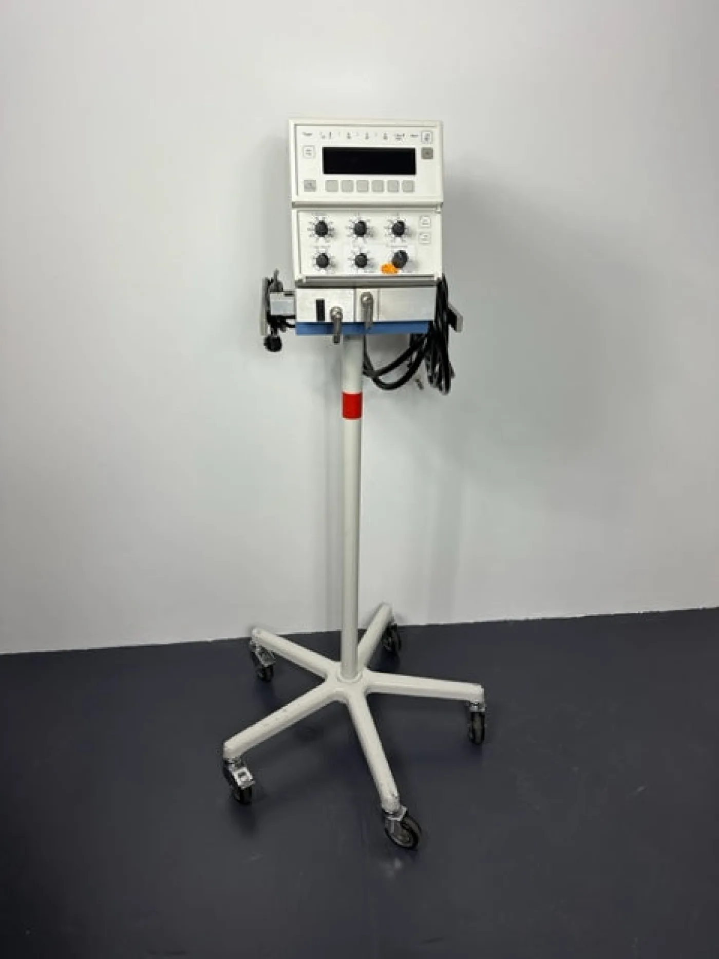 Dräger 8000 Beatmungsgerät (Früh- und Neugeborene) - 1
