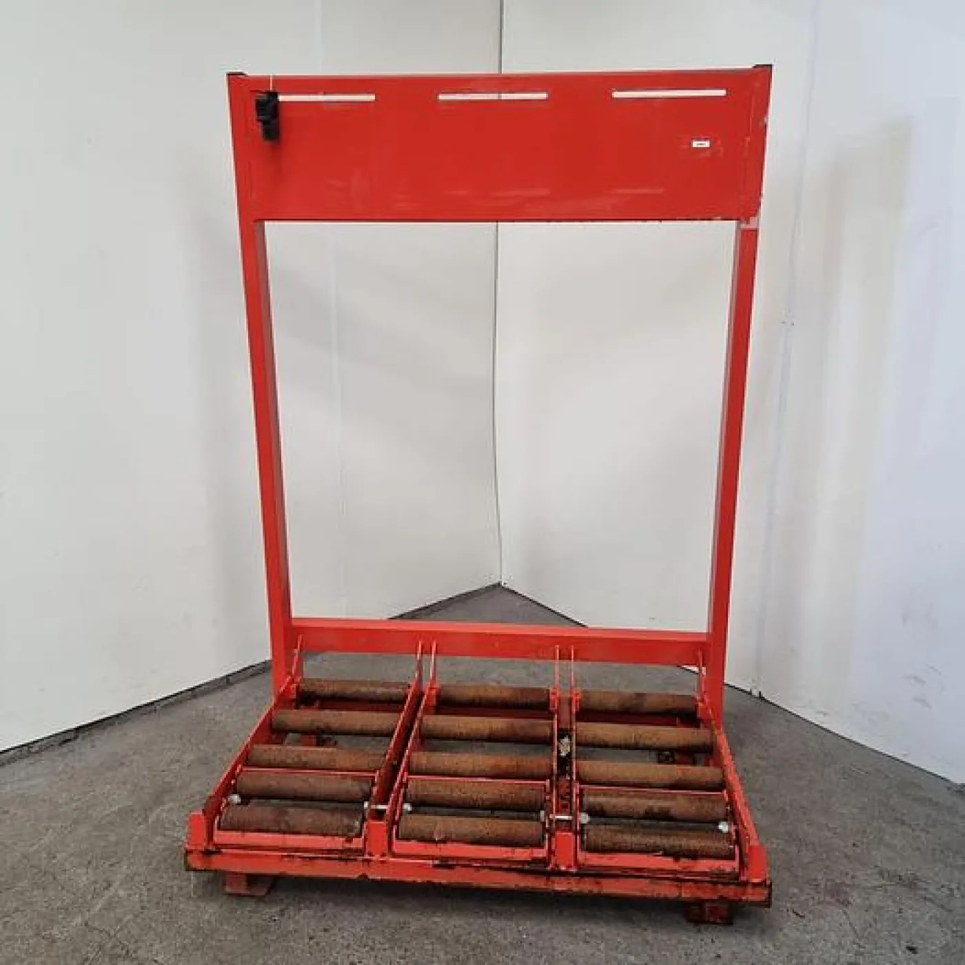 Battery Charging Station with Rollers - 1