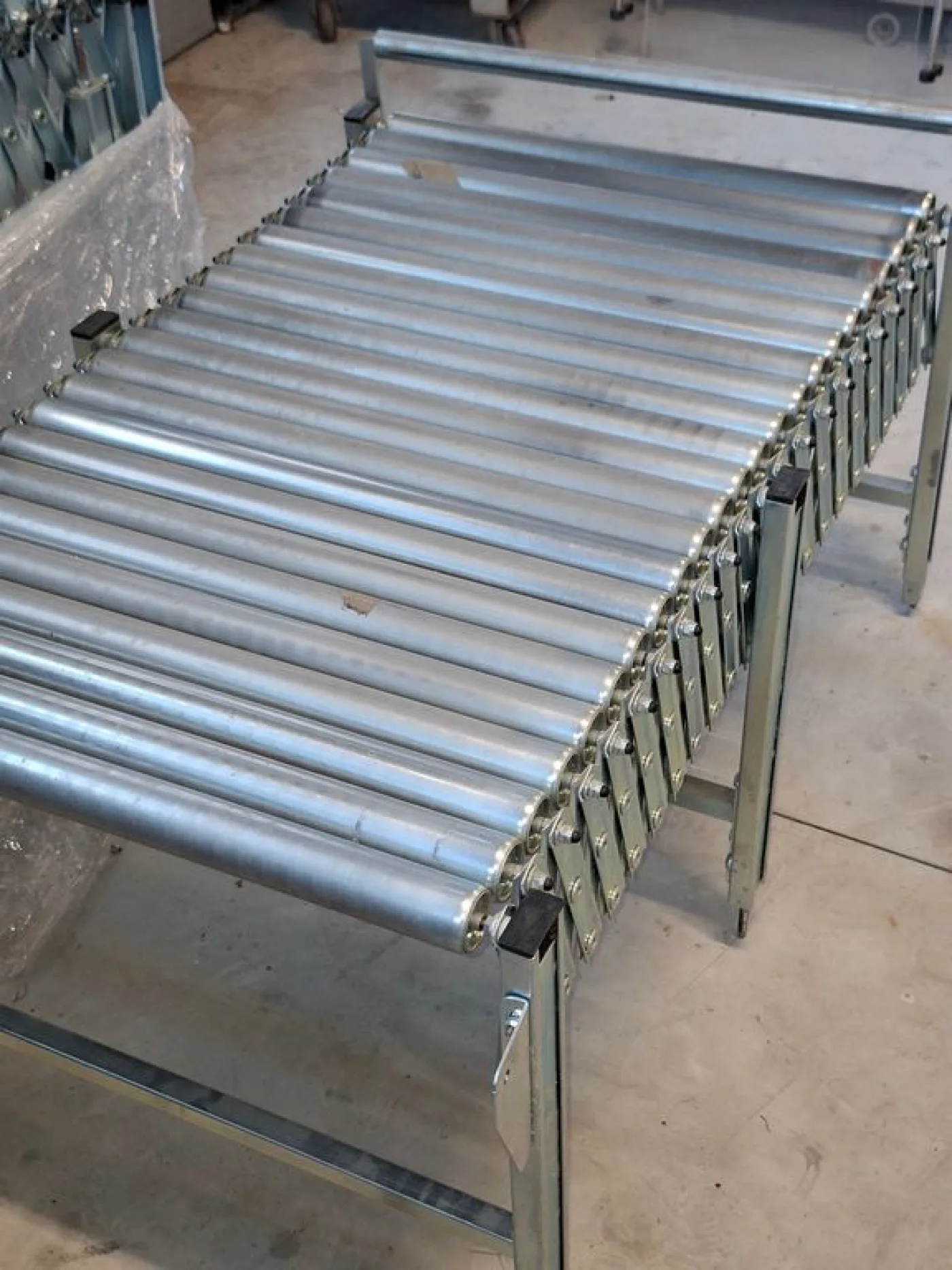 FLEXIBLE ACCORDION-STYLE ROLLER CONVEYOR IN GALVANIZED STEEL, NEW EQUIPMENT - 3