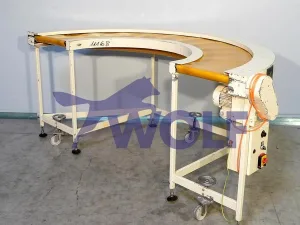 180°-Kurventisch WOLF - Type TT-320-180°-R mit ca. 320 mm Arbeitsbreite.