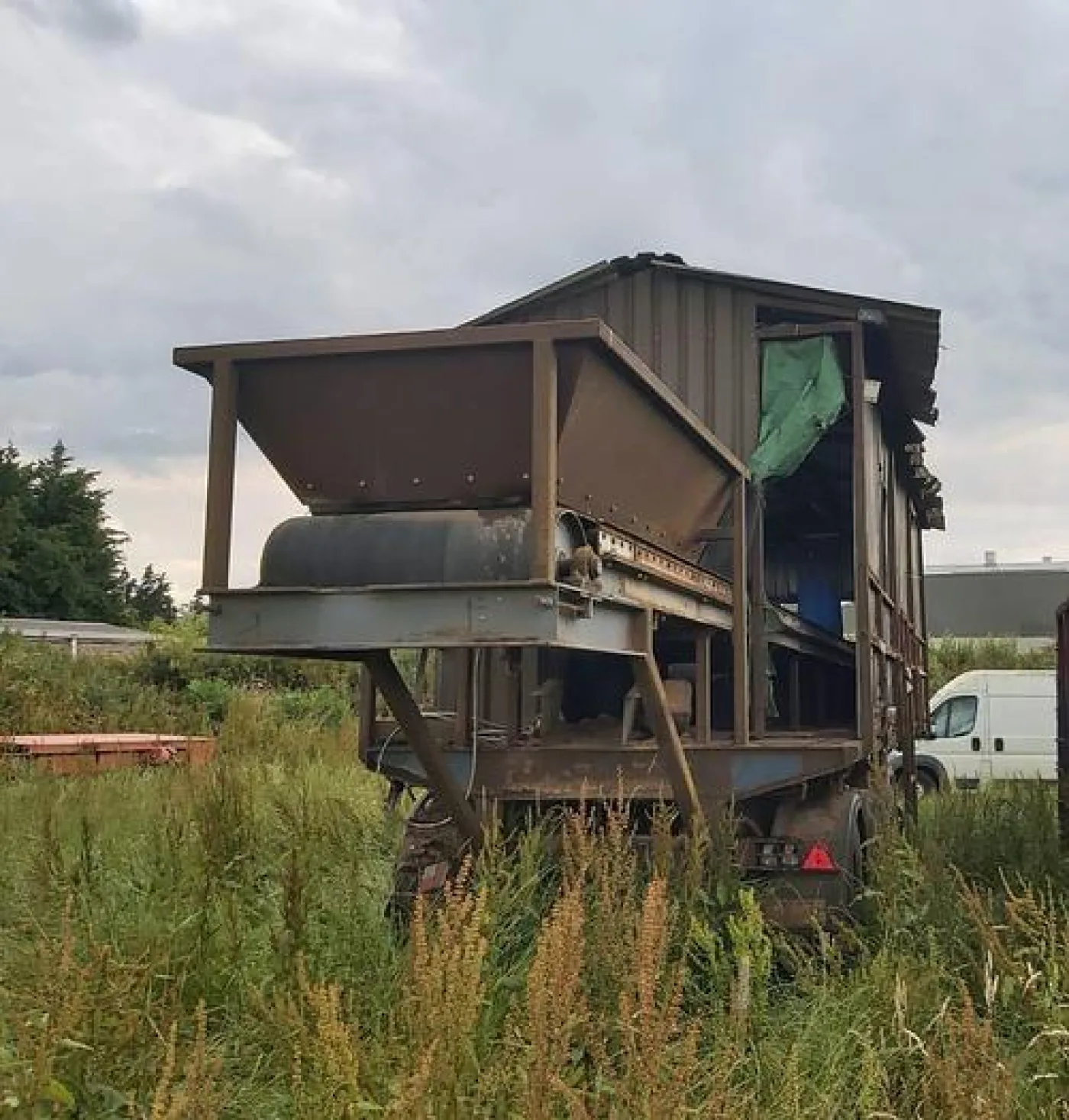 Trailer Mounted Picking Station - 3