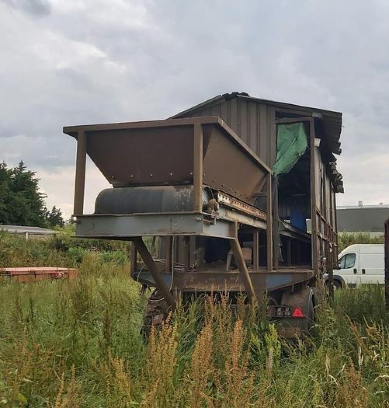 Trailer Mounted Picking Station
