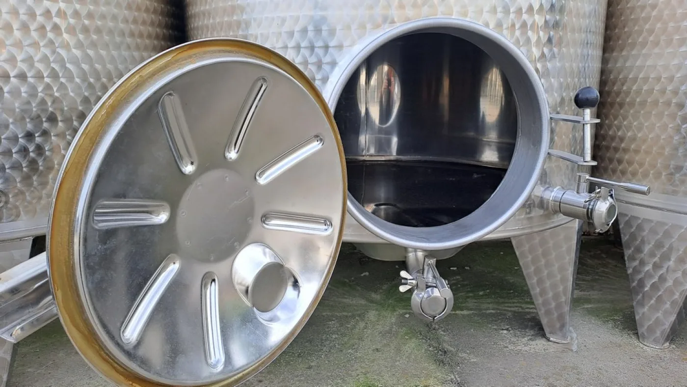 STAINLESS STEEL TANKS, CAPACITY 2500 LITERS, STORAGE MODEL ROUNDED BOTTOM, NEW EQUIPMENT - 5