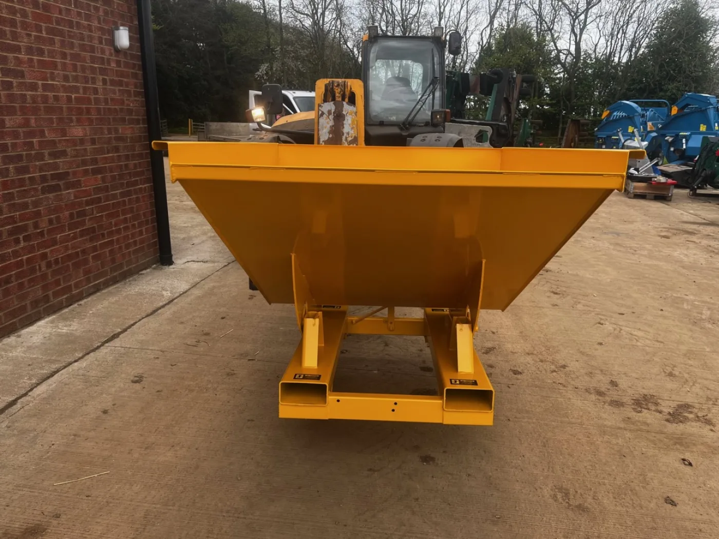 Suton Tipping Forklift Skip - 5