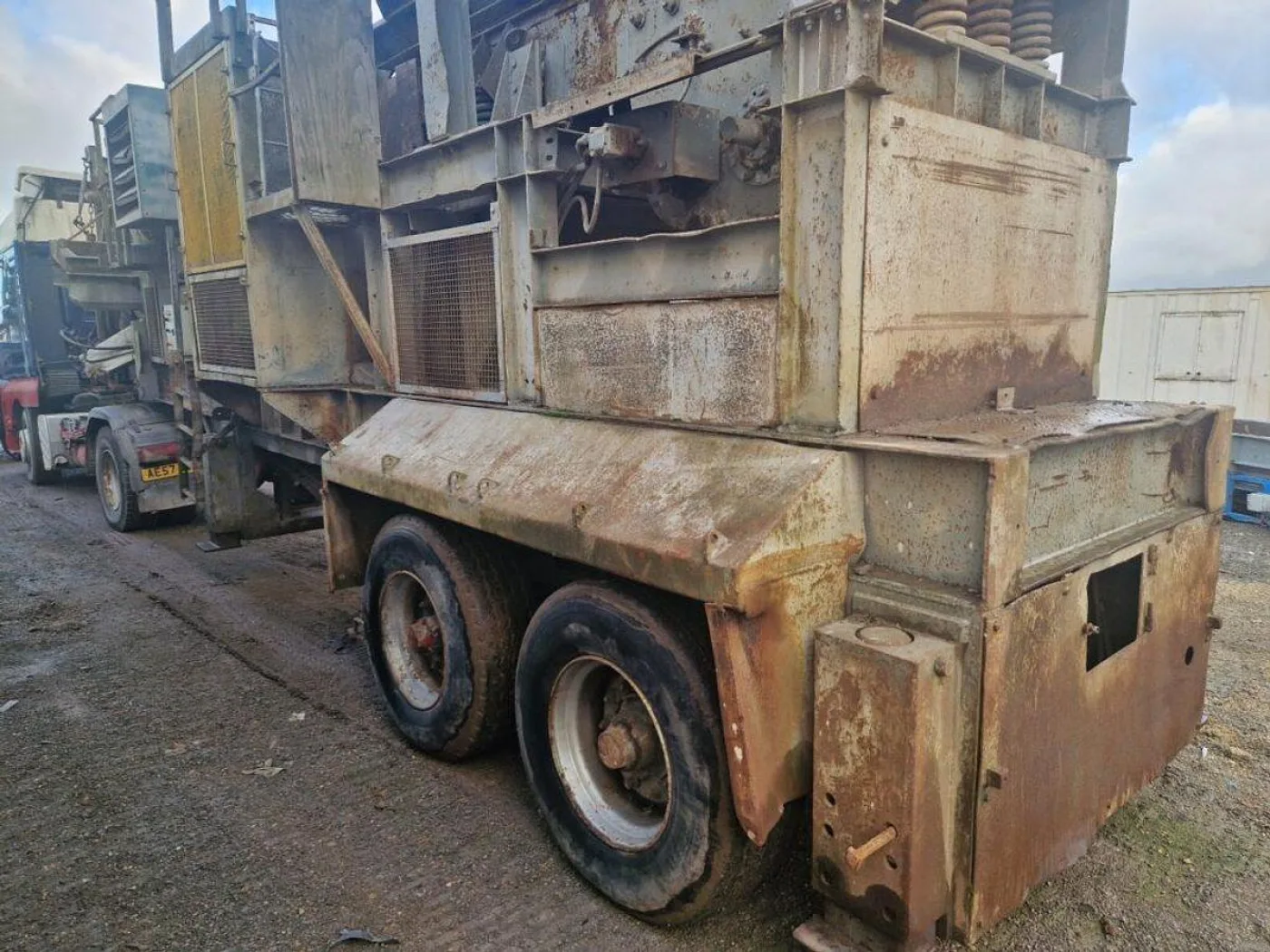 1997 Brown Lennox 30 x 18 Mobile City Crusher - 4