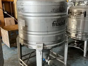 USED STAINLESS STEEL TANK 700 LITERS
