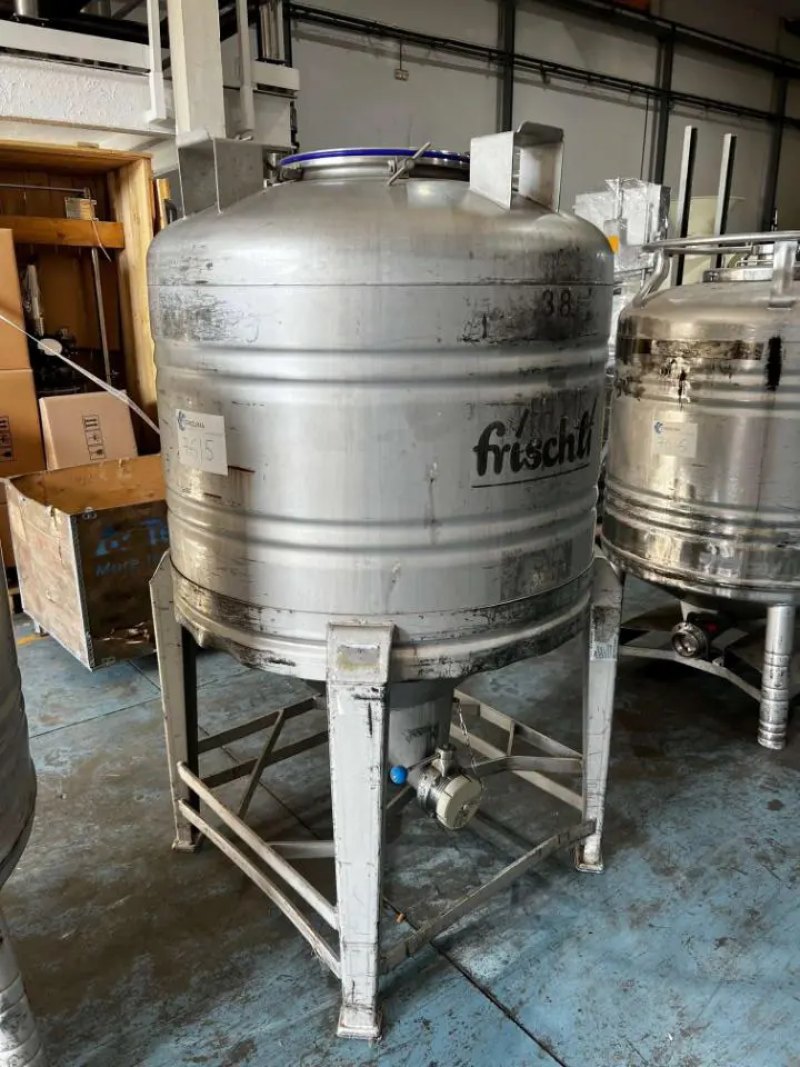 USED STAINLESS STEEL TANK 700 LITERS