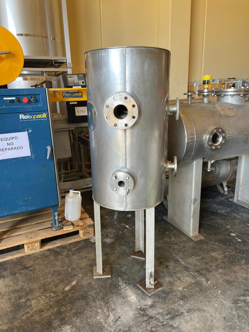 USED STAINLESS STEEL TANK 100 LITERS WITH INTERIOR COIL AND HEAT INSULATION