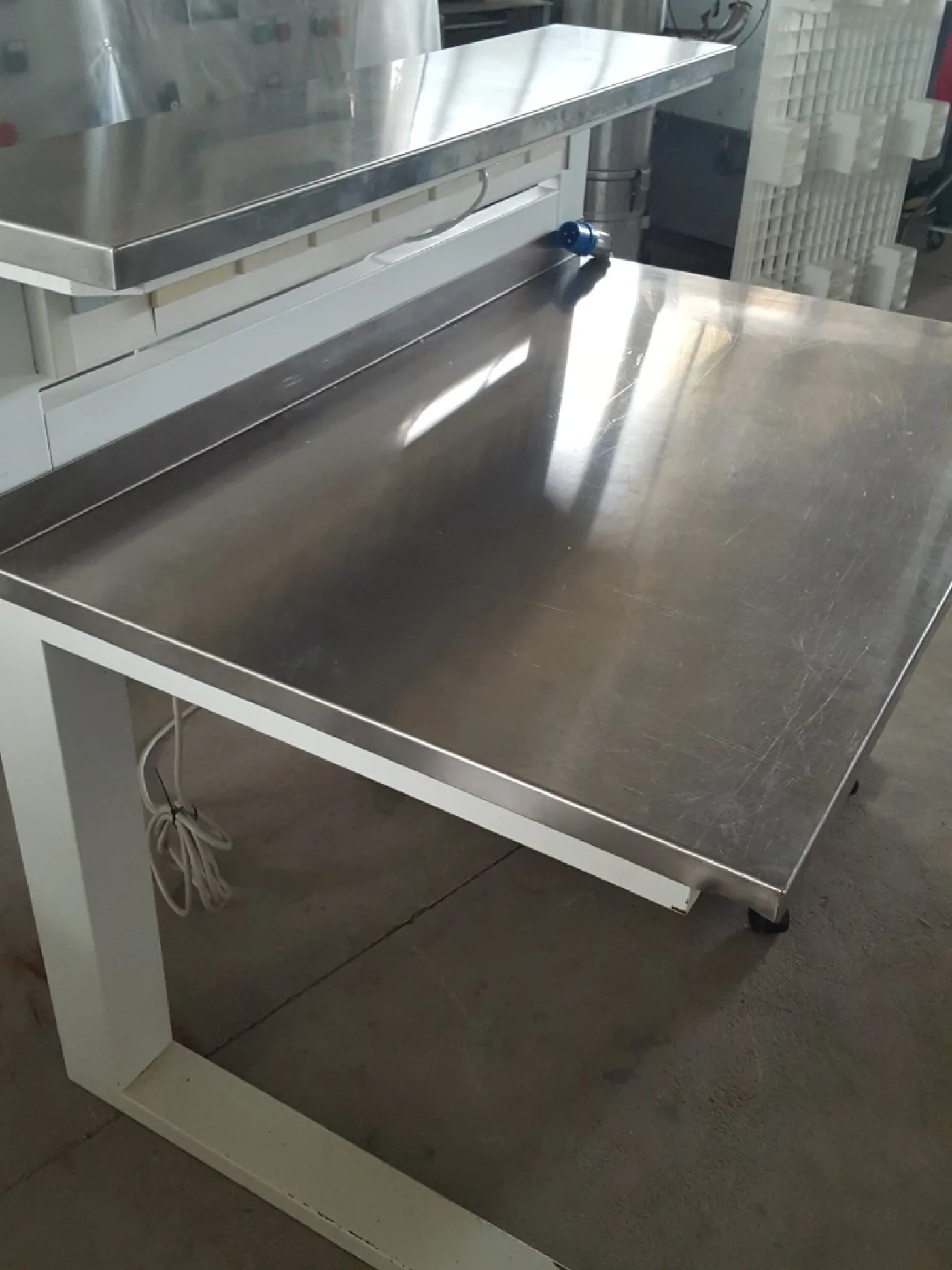 TAVOLO PORTASTRUMENTI IN ACCIAIO INOX - 2