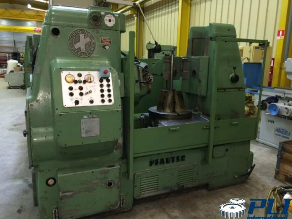 Gear cutting machine with vertical hob – PFAUTER P 630