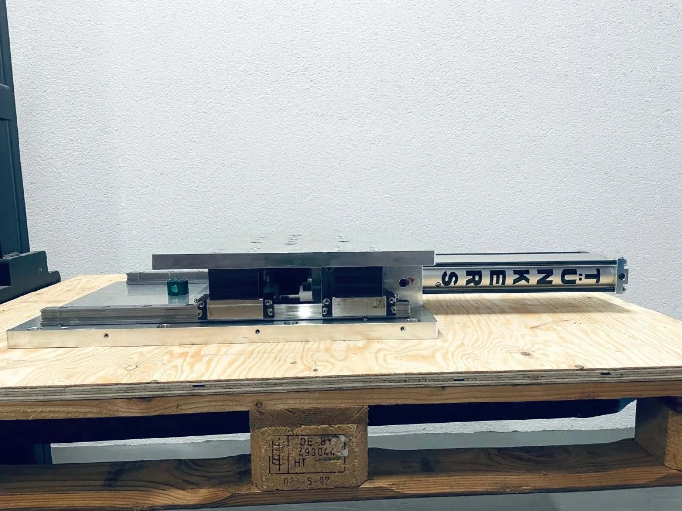 Tünkers Pneumatische Lineareinheit LE200-200 SB T02-4 - 2
