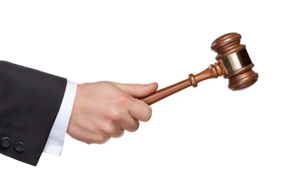 Sourcing, Valuations and Auctions