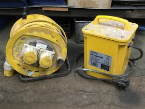 FAITHFULL QUALITY TOOLS TRAN33A 110V Transformer c/w Extension Lead - WNS - W. Neal Services Ltd