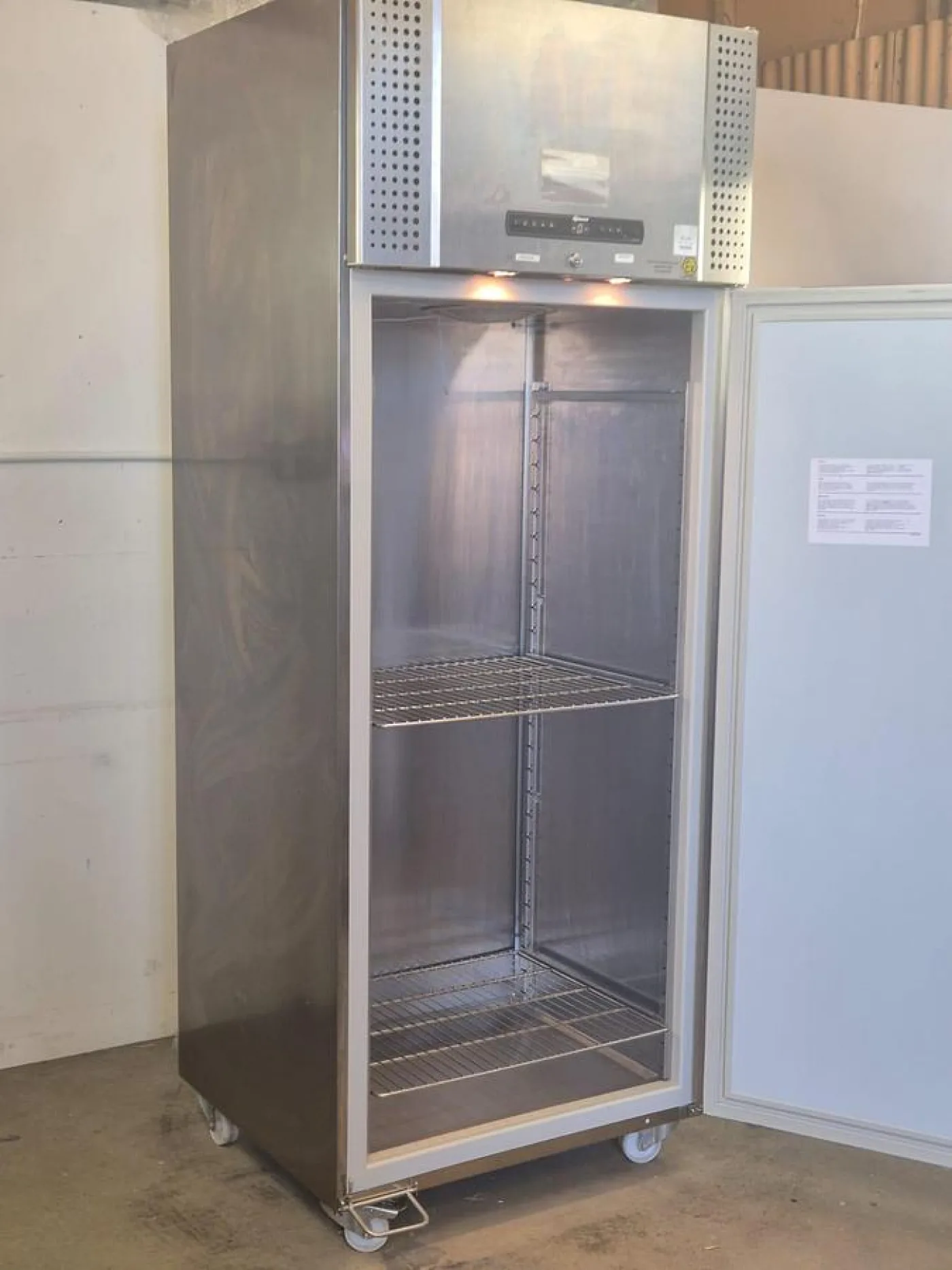 Gram R290 Fridge - 2