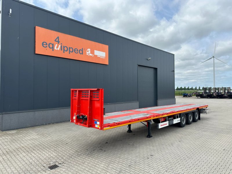 new and unused Heavy-Duty flatbed / 690cm extendable / steering axle / discbrakes / NL-trailer / APK: 04-2027