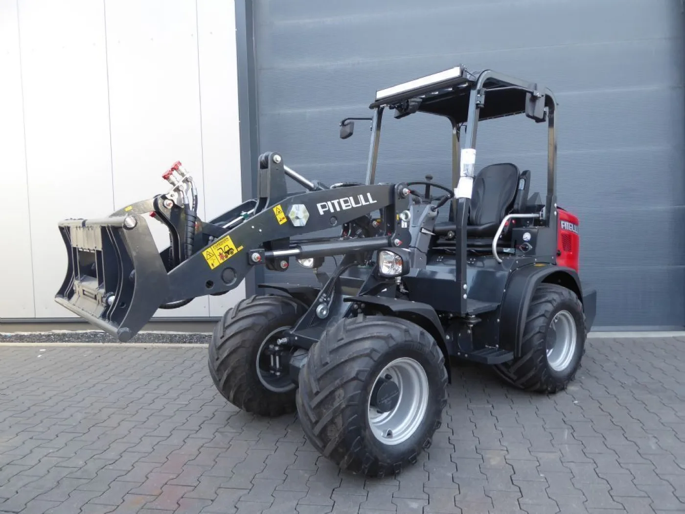 Pitbull Pitbull X27-45 mit Linde Hydrostat - 1