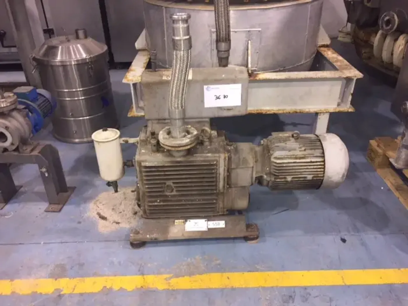 USED LEYBOLD E 150 VACUUM PUMP - 2