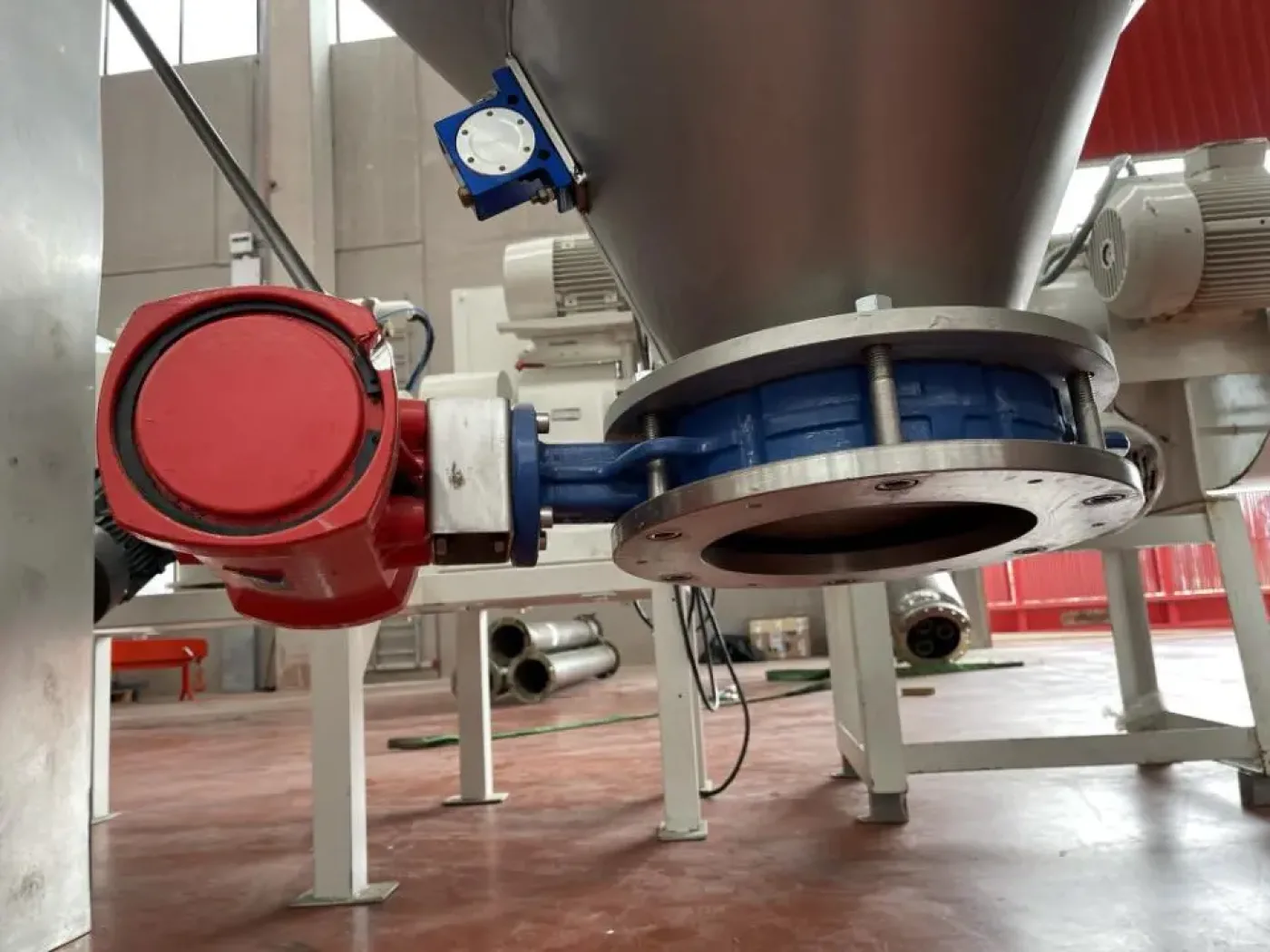 USED IPROCOMSA STAINLESS STEEL V MIXER 1000 LITERS - 5